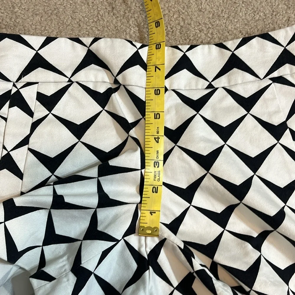 J. Crew Stretch Shorts: Black & White Geometric Size 0 - LIKE NEW